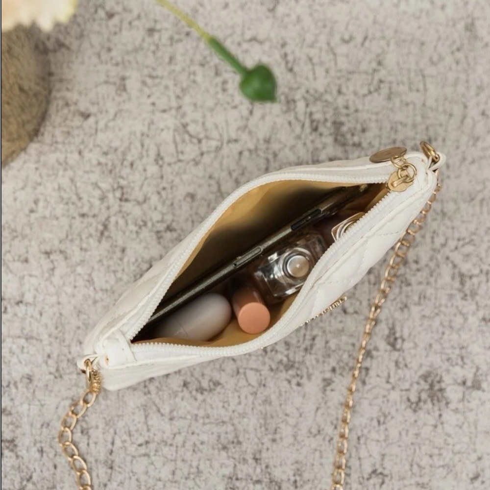 ⚠️Clearance White Quilted Gold Chain Crossbody Bag - Picture 3 of 5